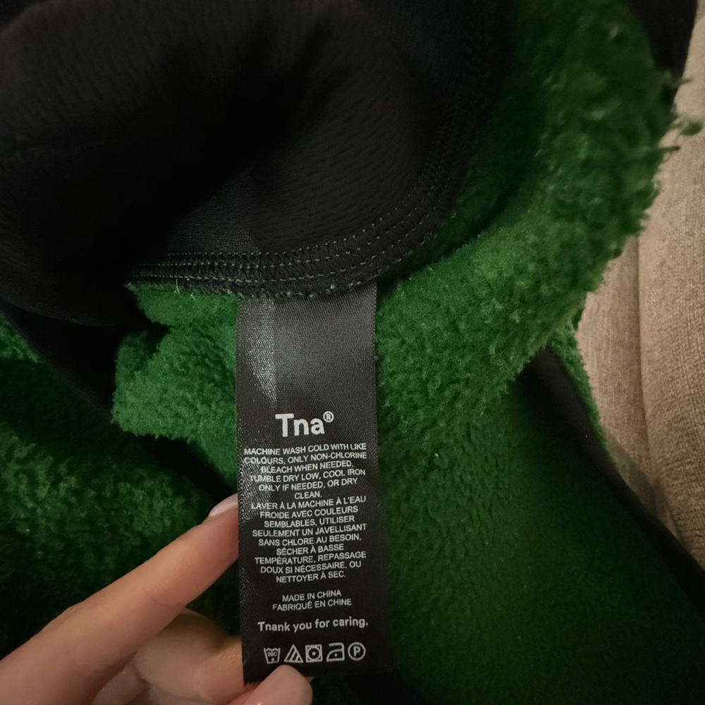 Aritzia Green Fleece - Picture 4 of 5